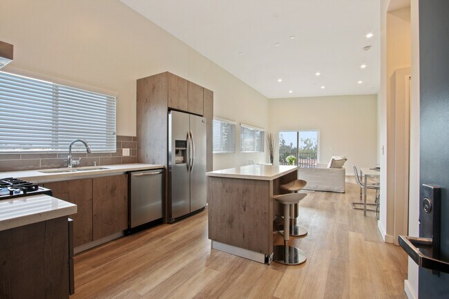 8532 Cashio St in Los Angeles, CA - Building Photo - Building Photo