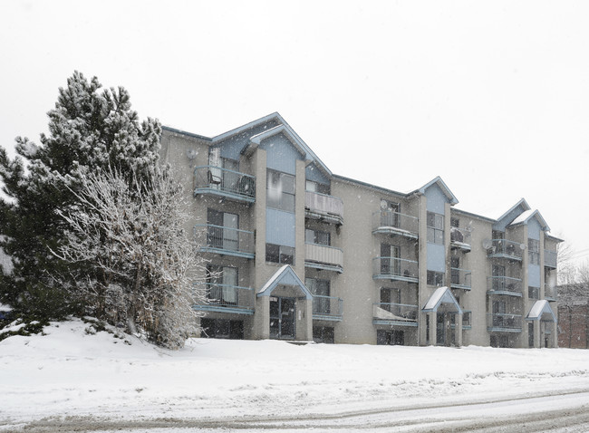 11755-11767 Pavillon Rue in Montréal, QC - Building Photo - Building Photo