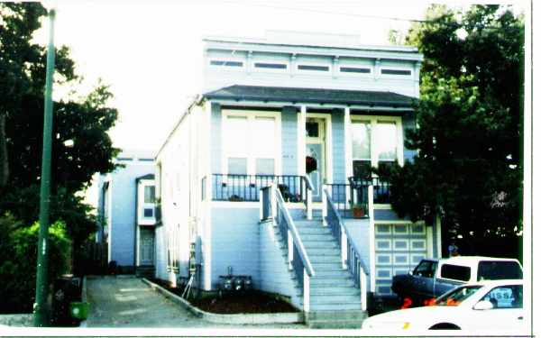 1590 Buena Vista Ave in Alameda, CA - Foto de edificio - Building Photo