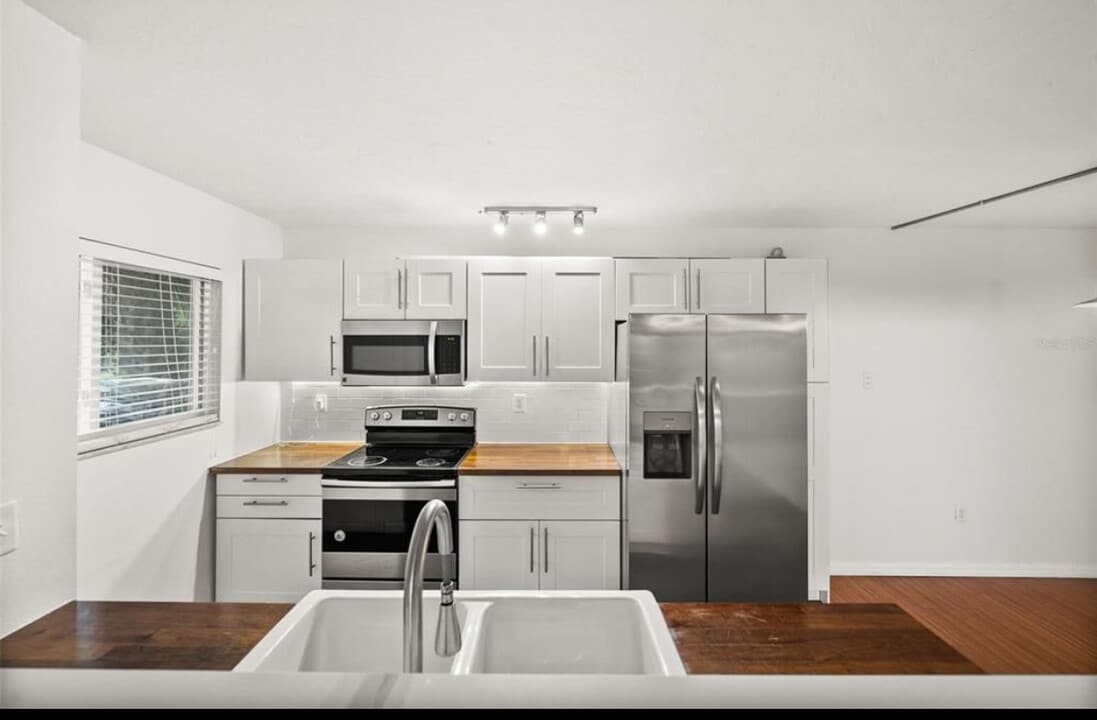 2938 Clark Rd in Sarasota, FL - Building Photo