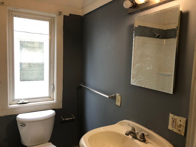 3364 W 100th St-Unit -Down in Cleveland, OH - Building Photo - Building Photo