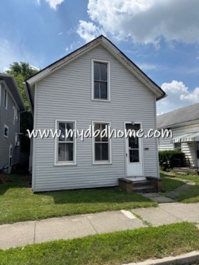 property at 519 W 4th St