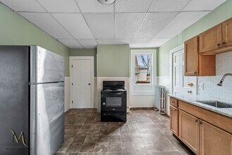 464 Pleasant St in Holyoke, MA - Building Photo - Building Photo