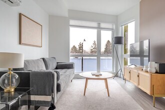 17645 NE 69th Ct in Redmond, WA - Building Photo - Building Photo