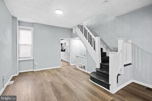 958 E Russell St in Philadelphia, PA - Building Photo