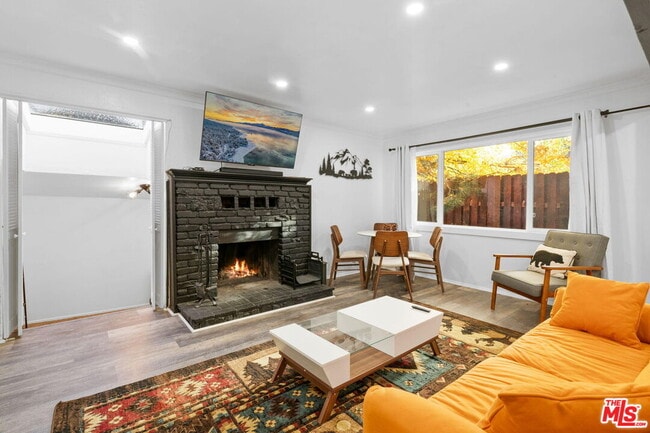 993 Cameron Dr in Big Bear Lake, CA - Building Photo - Building Photo