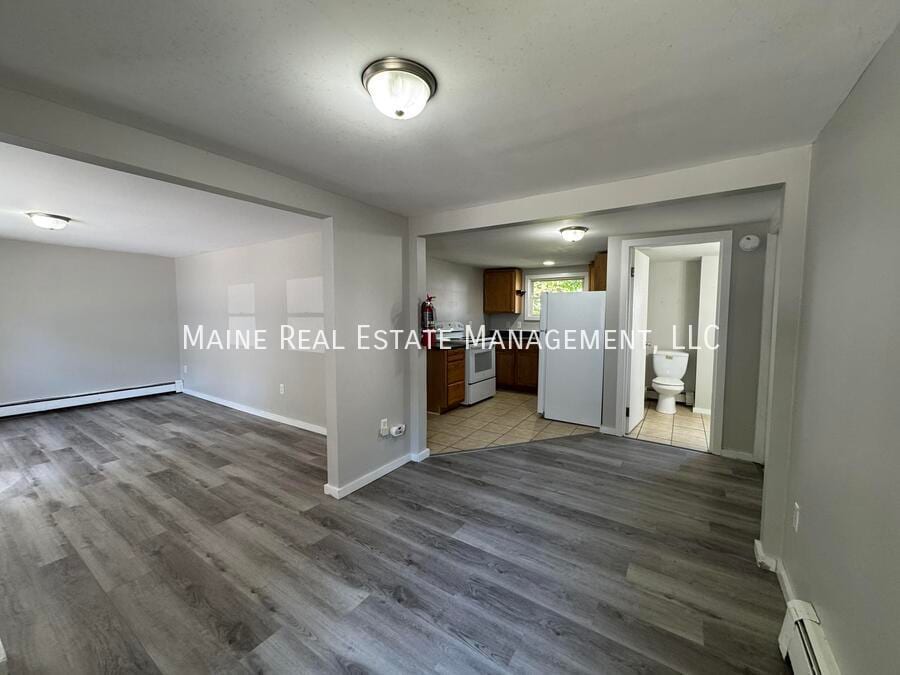 206 Maine Ave in Farmingdale, ME - Building Photo