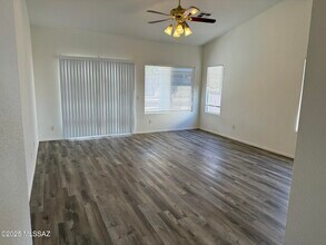7825 W Scout Rd in Tucson, AZ - Foto de edificio - Building Photo