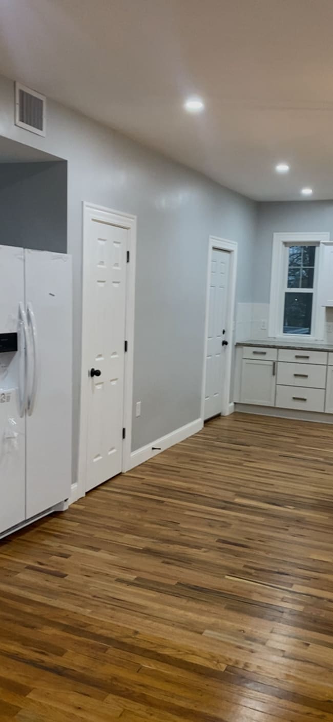 15 Greendale Rd, Unit 3 floor apartment