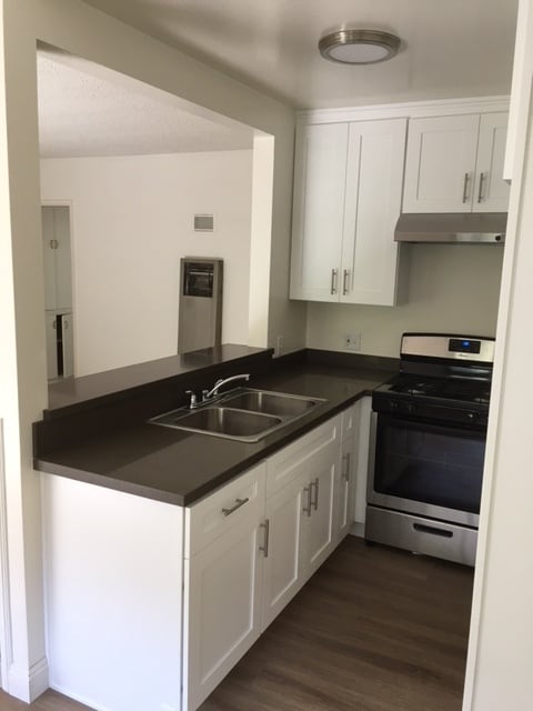 628 E Cedar Ave in Burbank, CA - Building Photo - Building Photo