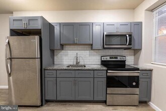 141 N Peach St in Philadelphia, PA - Building Photo - Building Photo