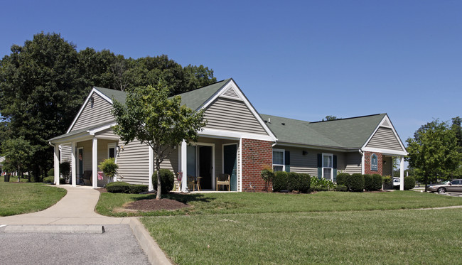 Courthouse Senior Apartments in Chesterfield, VA - Building Photo - Building Photo