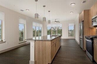 8900 Six Pines Dr in Shenandoah, TX - Building Photo - Building Photo