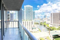 475 Brickell Ave, Unit 1615 in Miami, FL - Foto de edificio - Building Photo