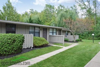 Fox Brook Townhomes in Hamburg, NY - Building Photo - Building Photo