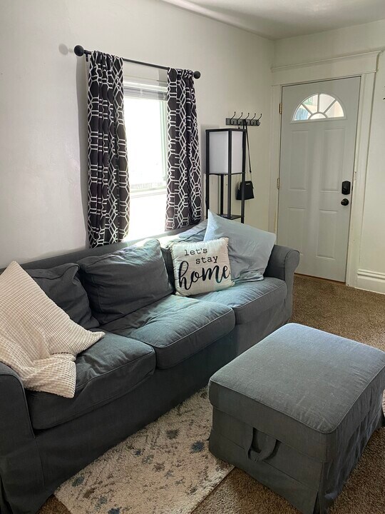 410 Dakota St, Unit Lower in Oshkosh, WI - Building Photo