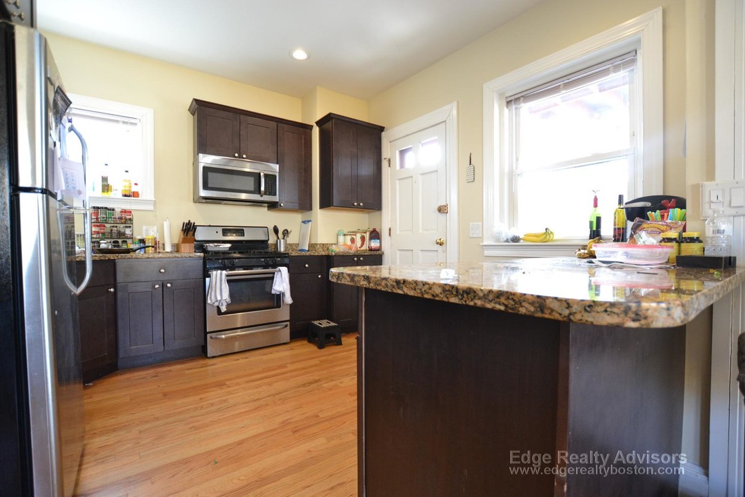 328 Washington St, Unit 2 in Boston, MA - Building Photo