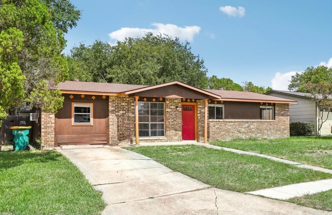 313 Deborah Dr in Converse, TX - Building Photo