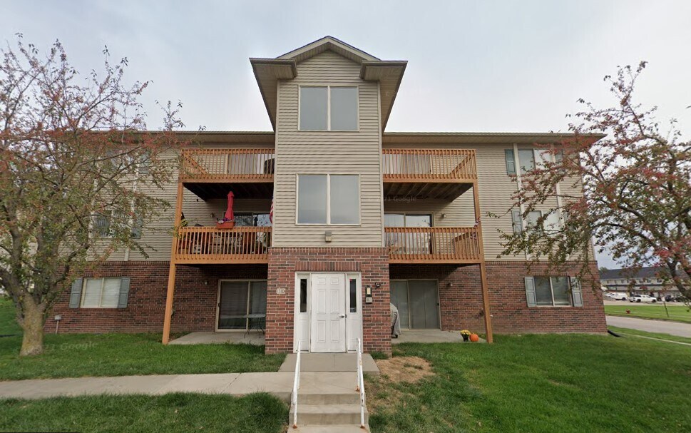 10 Zeller Crossing, Unit 102 in North Liberty, IA - Building Photo