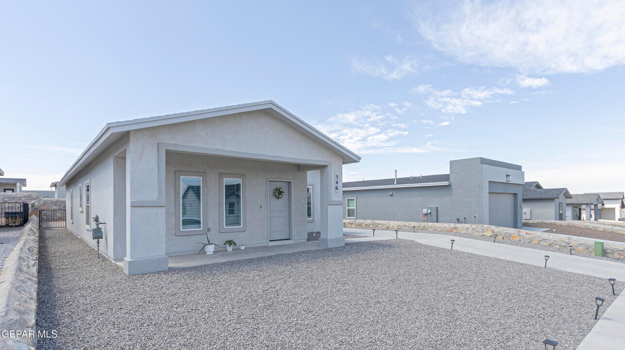 546 Spanish Oak Dr in Canutillo, TX - Building Photo