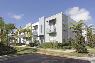 Urban Village On 5th Avenue in Fort Lauderdale, FL - Building Photo - Building Photo