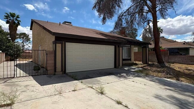 7247 Enterprise Dr in Las Vegas, NV - Building Photo - Building Photo