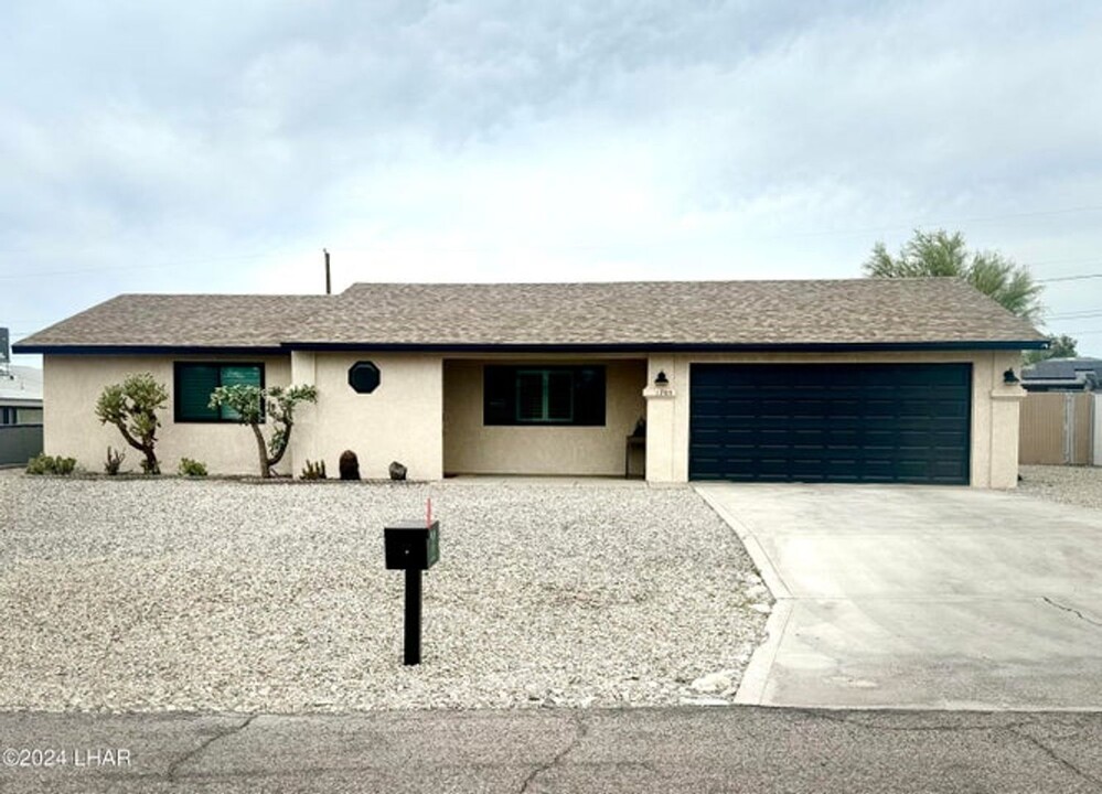 1705 Emerald Dr in Lake Havasu City, AZ - Building Photo