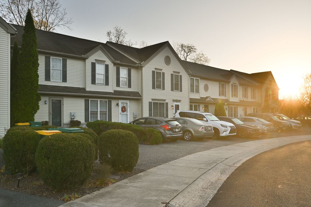 14 Woodmyre Ln in Enola, PA - Building Photo