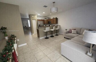 3220 SE 7th St in Homestead, FL - Building Photo - Building Photo