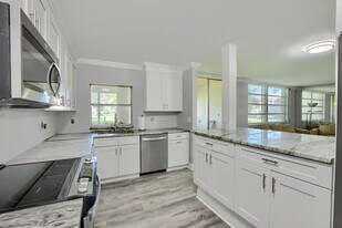 17 Willowbrook Ln in Delray Beach, FL - Building Photo