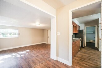 5801 Royal Palm Blvd in Margate, FL - Building Photo - Building Photo