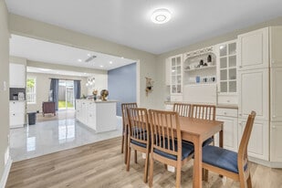 73 Swift Cres in Guelph, ON - Building Photo