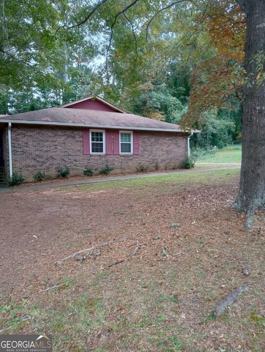 4993 Mountain Springs Way in Stone Mountain, GA - Building Photo