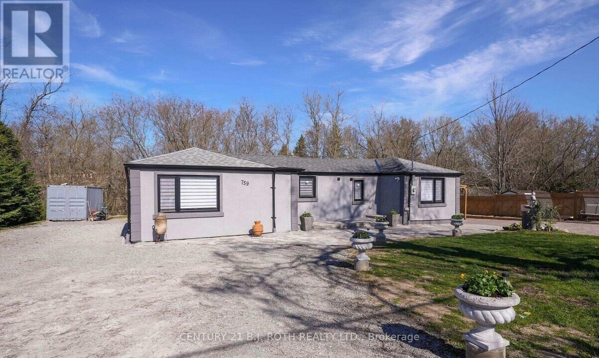 759 Essa Rd in Barrie, ON - Building Photo