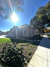 696 E 9th St in Upland, CA - Foto de edificio - Building Photo