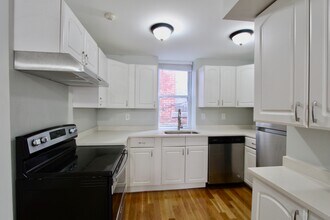 150 Acorn St, Unit 4 in Providence, RI - Building Photo - Building Photo