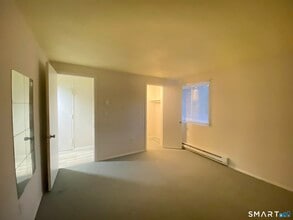 7 Padanaram Rd in Danbury, CT - Building Photo - Building Photo