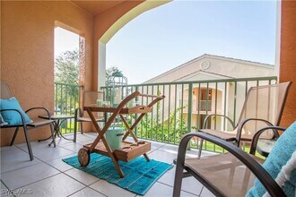 1220 Wildwood Lakes Blvd in Naples, FL - Foto de edificio - Building Photo
