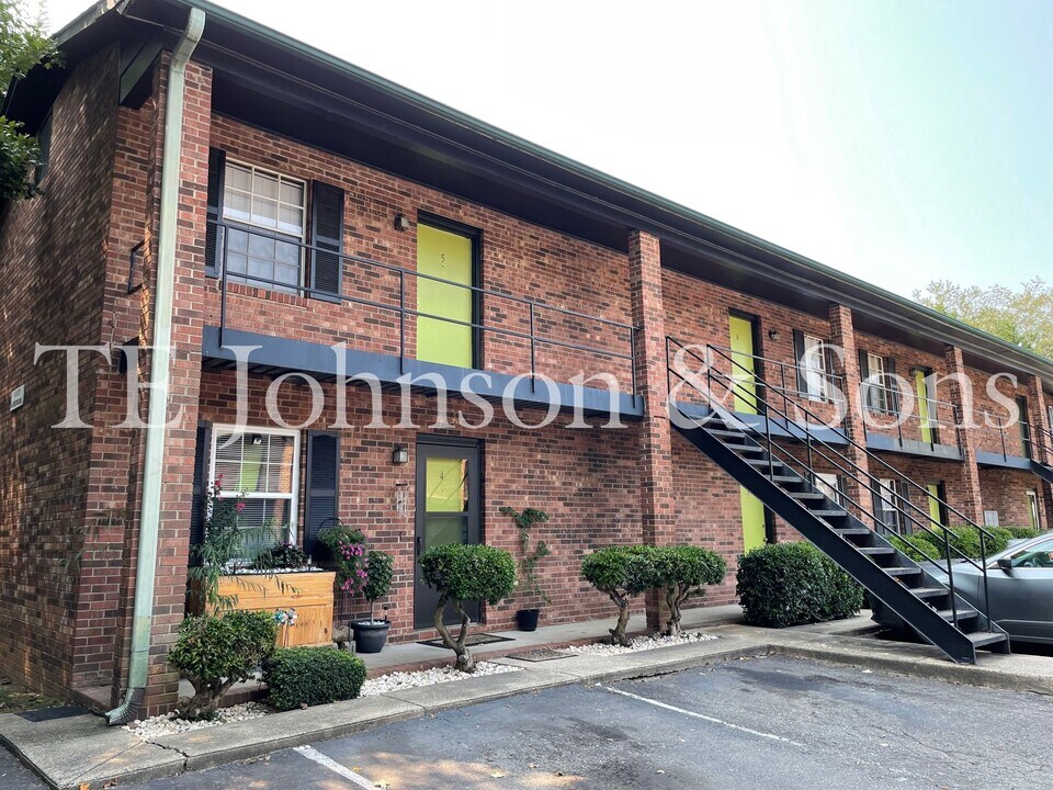 128 Weatherwood Ct-Unit -128 Weatherwood 18 in Winston-Salem, NC - Building Photo