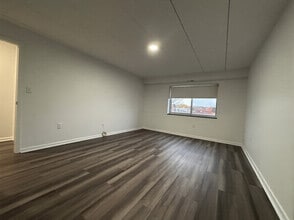 32 Hill Rd, Unit 607 in Belmont, MA - Foto de edificio - Building Photo