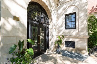 2608 N Lakeview Ave in Chicago, IL - Building Photo