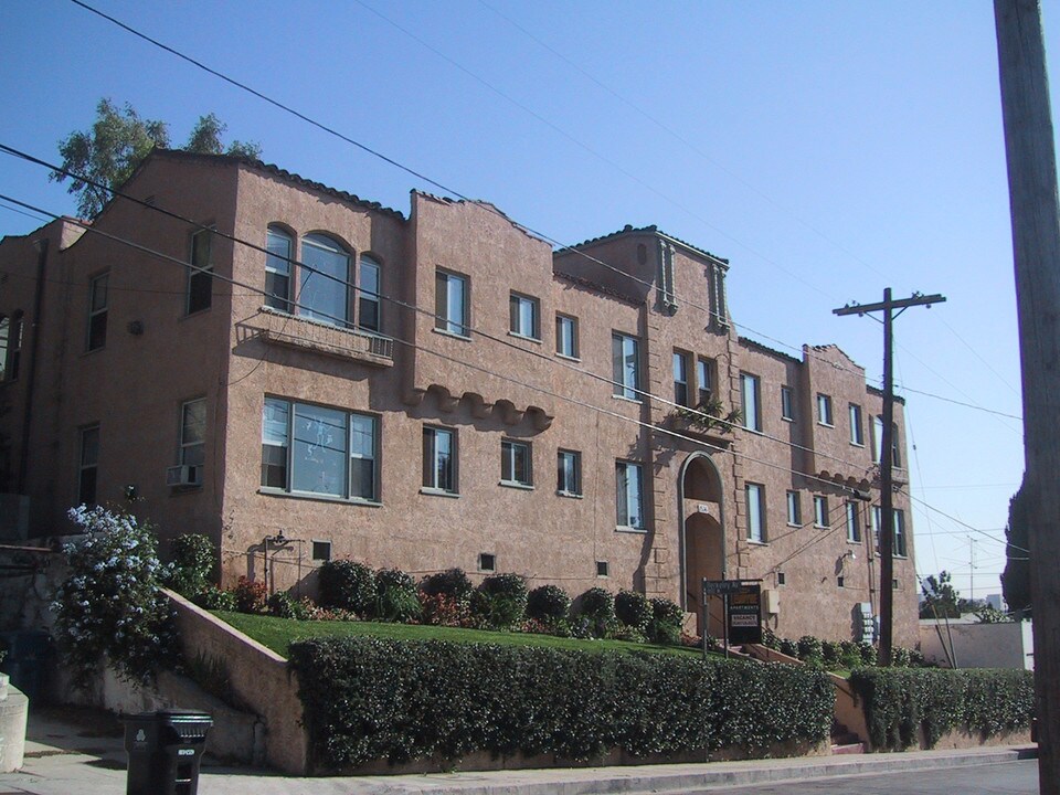 1536 Lemoyne St in Los Angeles, CA - Foto de edificio