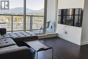 4720 Lougheed Hwy. in Burnaby, BC - Building Photo