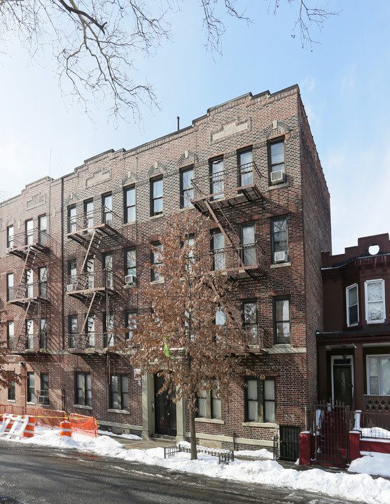 208 Grafton St in Brooklyn, NY - Building Photo