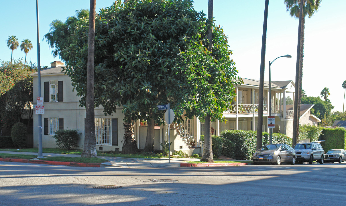 1646 N Sierra Bonita Ave in Los Angeles, CA - Building Photo