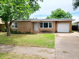 3208 42nd St in Snyder, TX - Building Photo