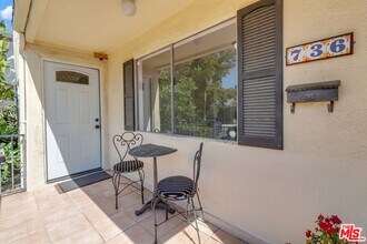 736 N Poinsettia Pl in Los Angeles, CA - Building Photo - Building Photo
