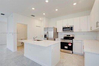 2728 SE 24th Ct in Homestead, FL - Building Photo - Building Photo