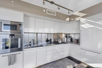 1151 W Georgia St in Vancouver, BC - Building Photo - Building Photo