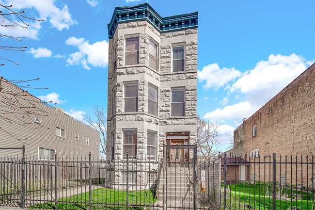 property at 6547 S Woodlawn Ave